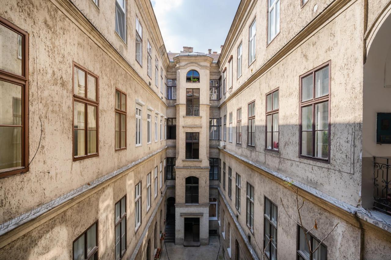 Lonyay Grand Central Budapest Exteriör bild